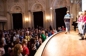 Optreden in de kleine zaal van het concertgebouw voor kinderen